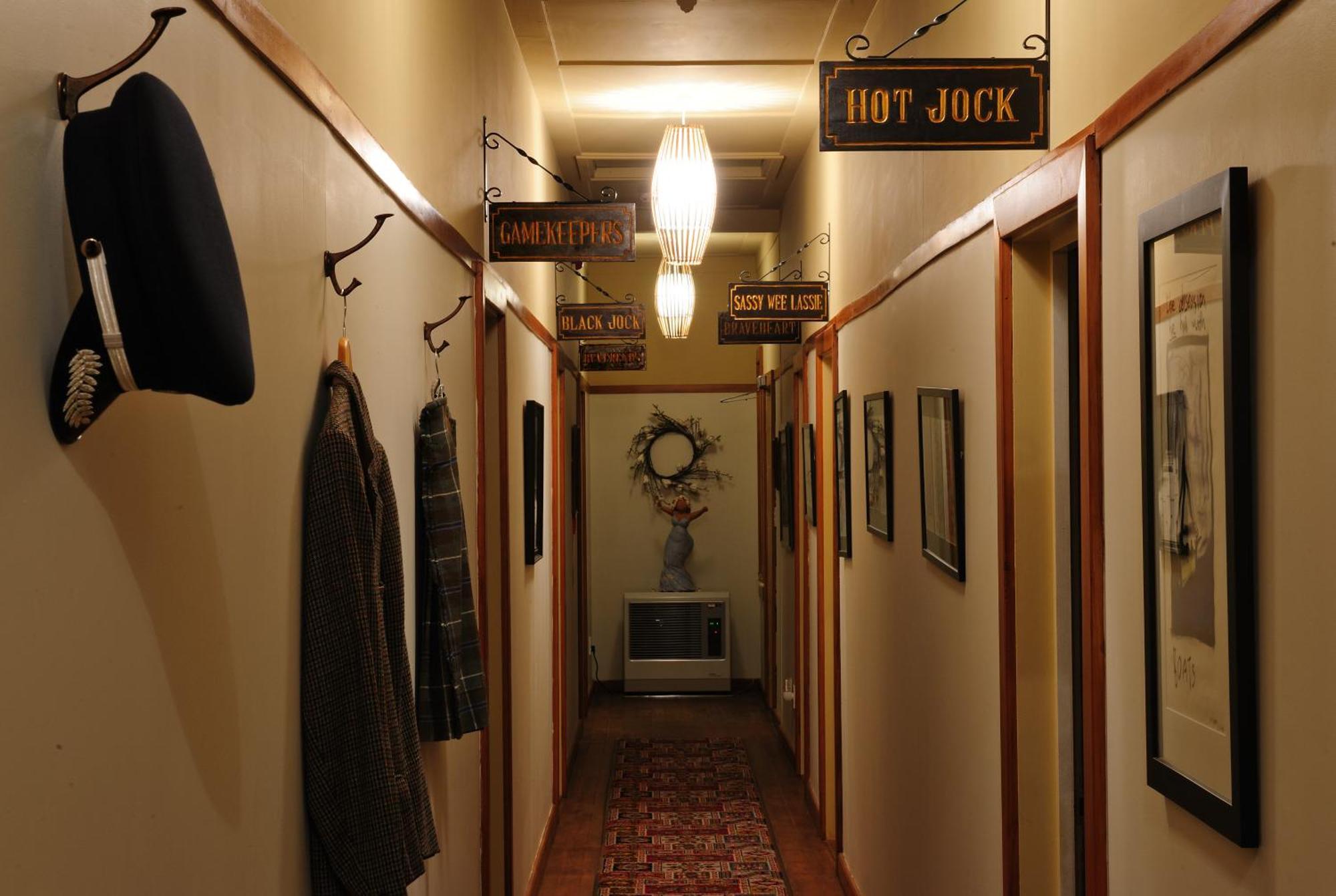 Blacks Hotel Ophir Exterior photo