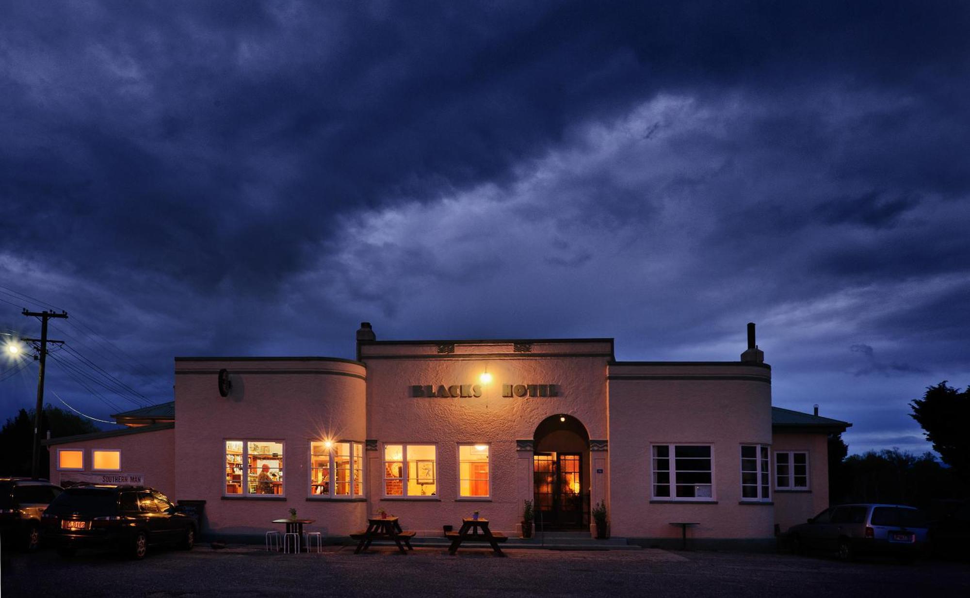 Blacks Hotel Ophir Exterior photo